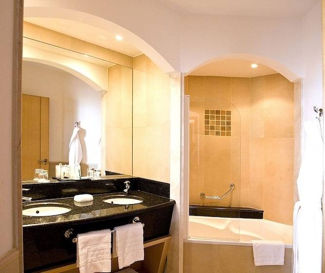 هتل Grand Hôtel Les Flamants Roses Thalasso & Spa