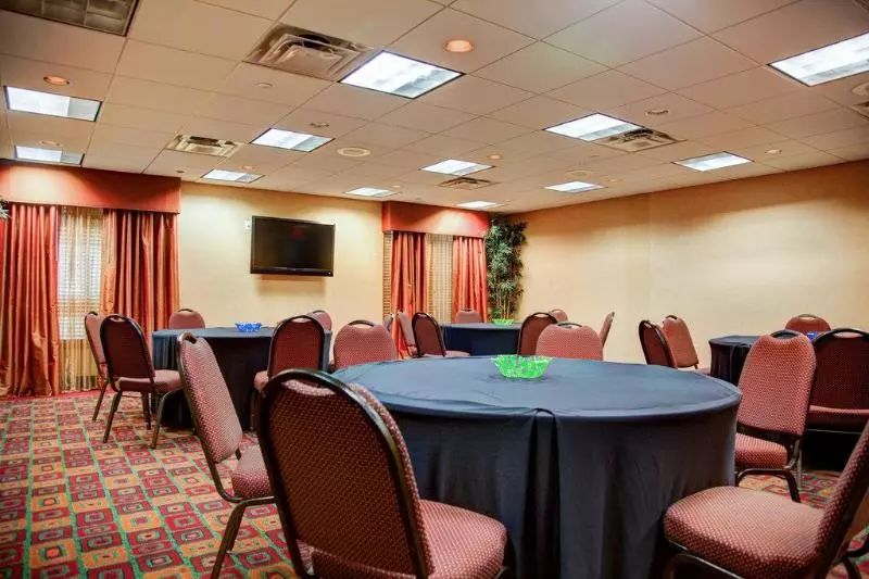 Отель Holiday Inn Express Tyler South, An Ihg