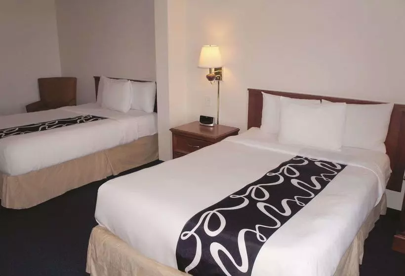 Отель La Quinta Inn & Suites By Wyndham Omaha Airport Downtown