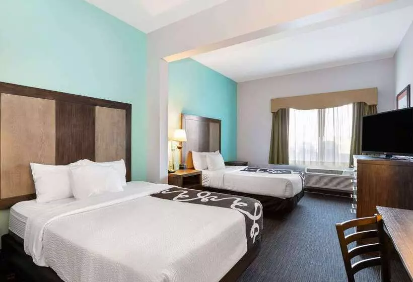 Отель La Quinta Inn & Suites By Wyndham Omaha Airport Downtown