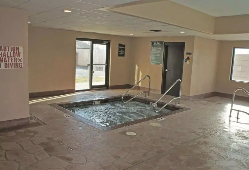 Отель La Quinta Inn & Suites By Wyndham Omaha Airport Downtown