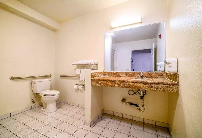 هتل Regency Inn & Suites Downey