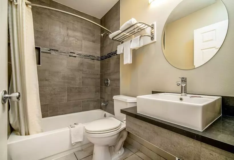 هتل Regency Inn & Suites Downey