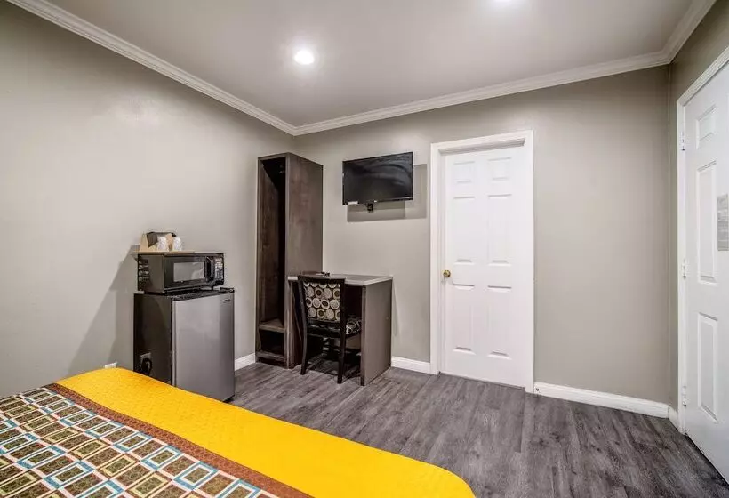 هتل Regency Inn & Suites Downey