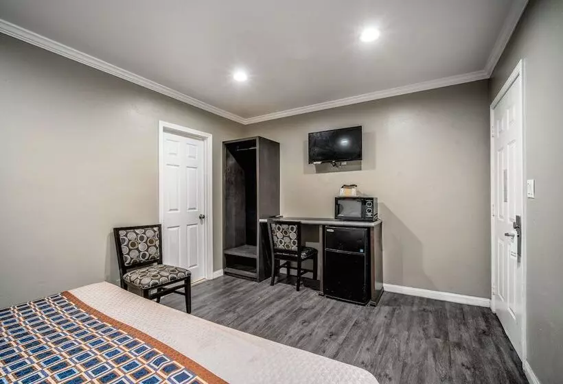 هتل Regency Inn & Suites Downey