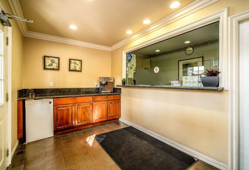 فندق Regency Inn & Suites Downey