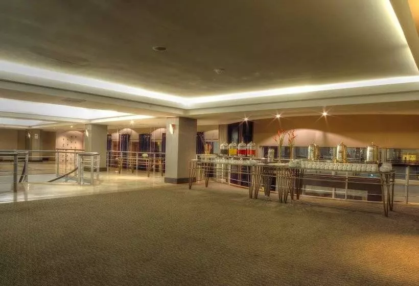 Sol De Oro Hotel & Suites