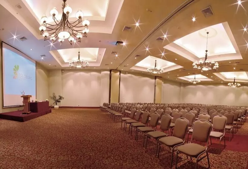 Sol De Oro Hotel & Suites