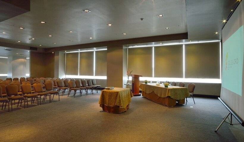Sol De Oro Hotel & Suites