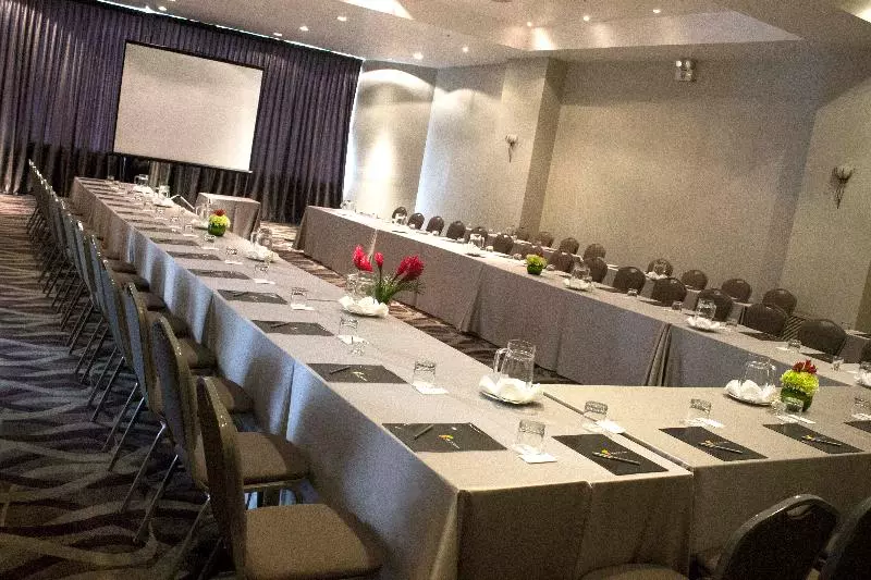 Sol De Oro Hotel & Suites