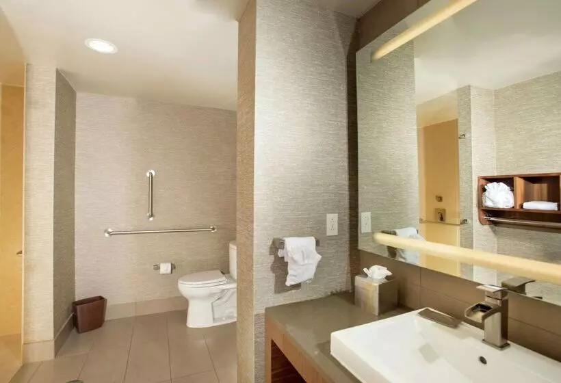 Отель The Broadway Columbia  A Doubletree By Hilton