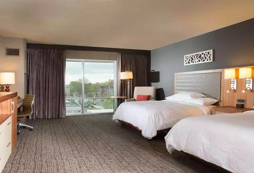 Отель The Broadway Columbia  A Doubletree By Hilton