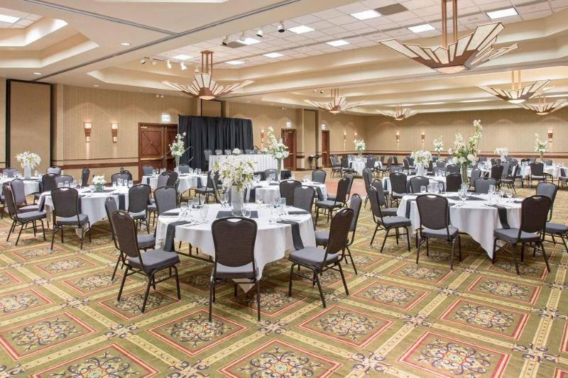 هتل Topeka At City Center