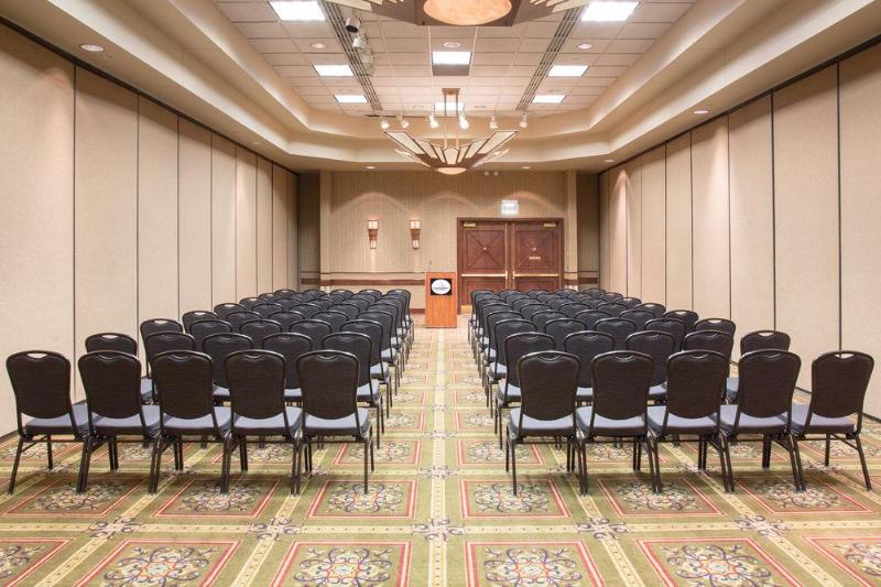 هتل Topeka At City Center