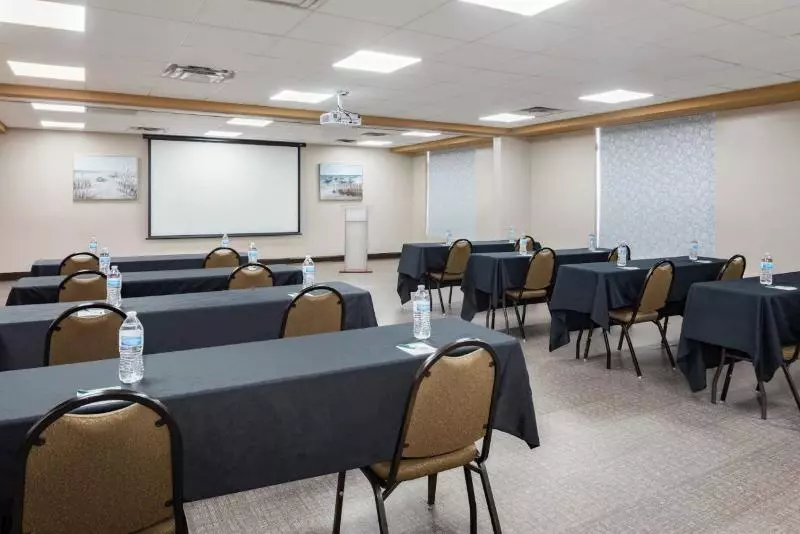 Отель Wingate By Wyndham Atlanta Galleria/ Ballpark