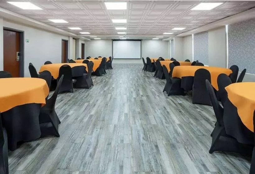 Отель Wingate By Wyndham Atlanta Galleria/ Ballpark