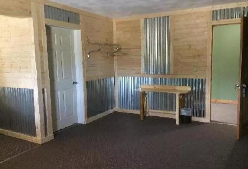 Retkeilymaja Big Horse Inn And Suites