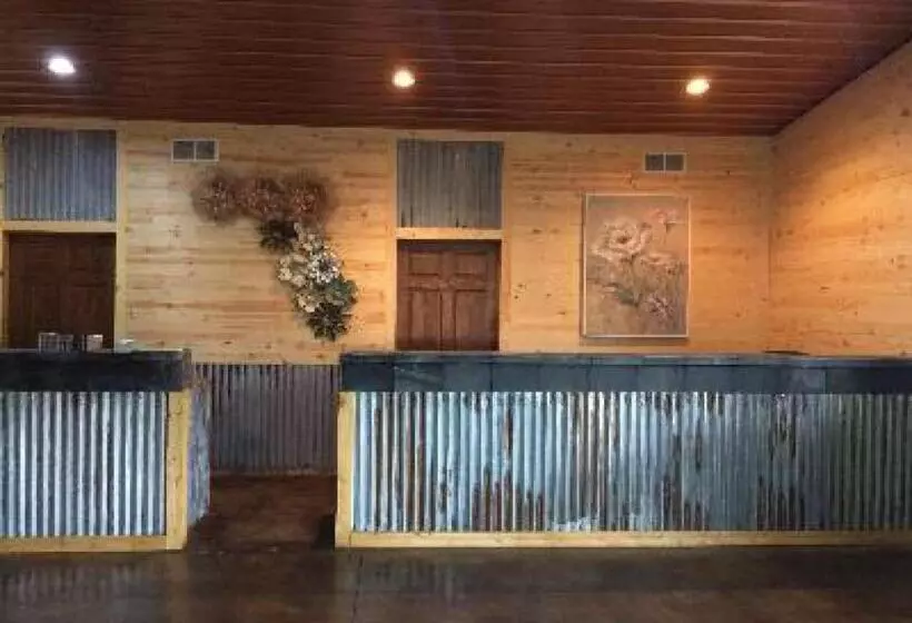 Retkeilymaja Big Horse Inn And Suites