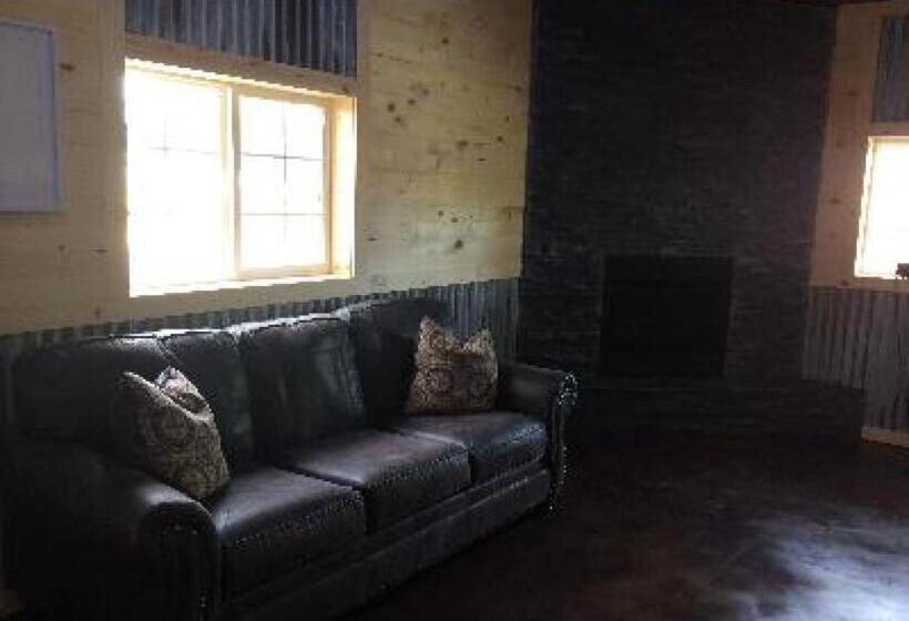 ユースホステル Big Horse Inn And Suites