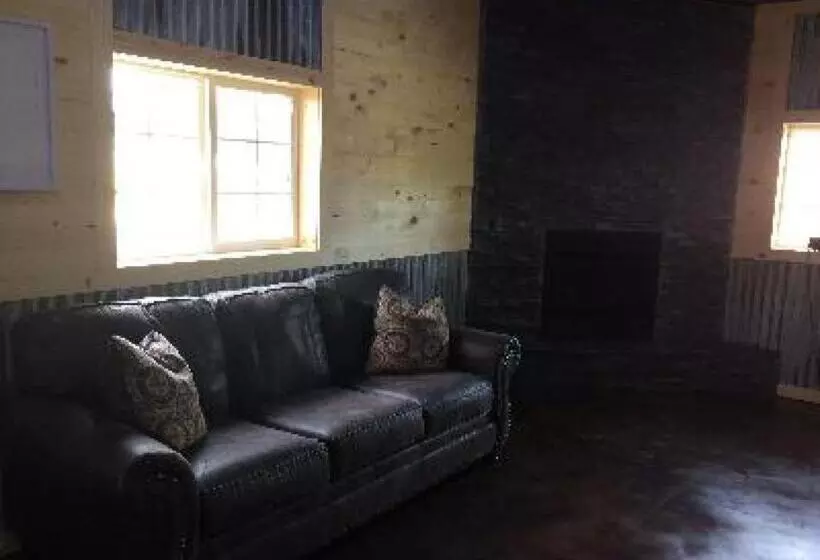 Retkeilymaja Big Horse Inn And Suites