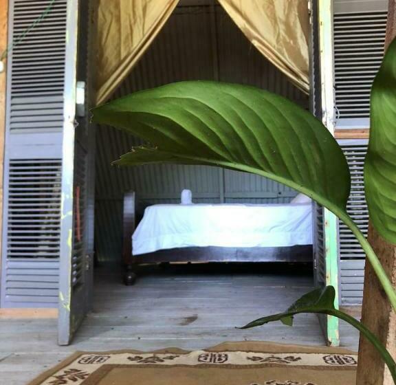 مبيت وإفطار Surfhost