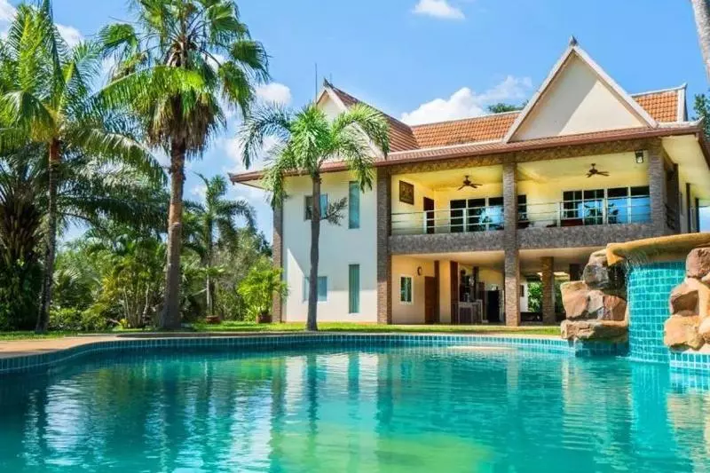 Hotelli Capital O916 Chill Chill D Pool Villa