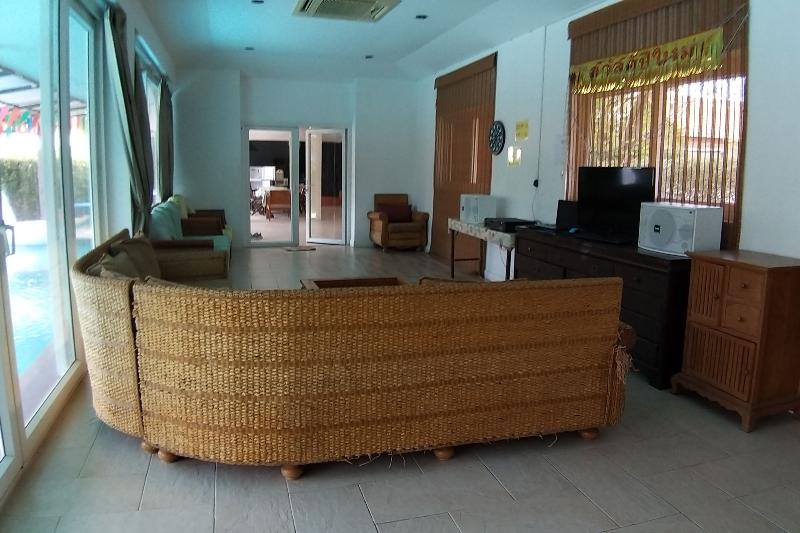 Hotelli Capital O916 Chill Chill D Pool Villa