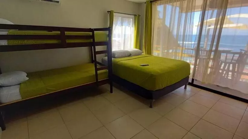 Hotelli Reef On The Water