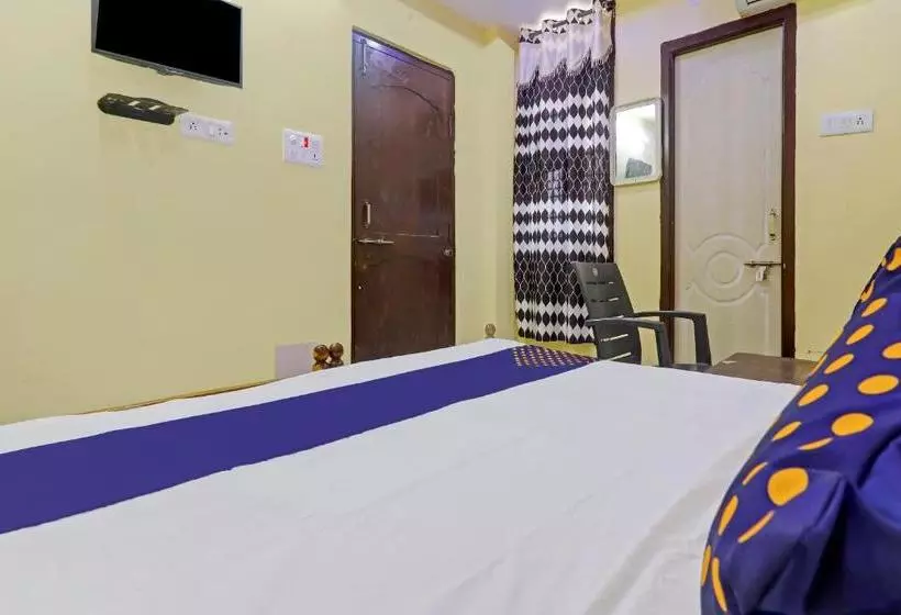 ホテル Spot On 73434 Sharavana Lodge