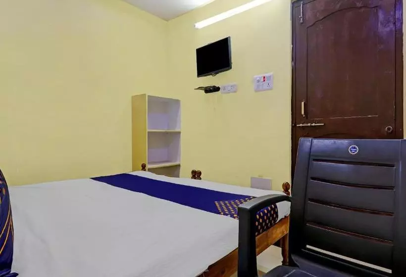 ホテル Spot On 73434 Sharavana Lodge
