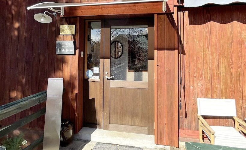 Pensió Gallery Hara And Guest House