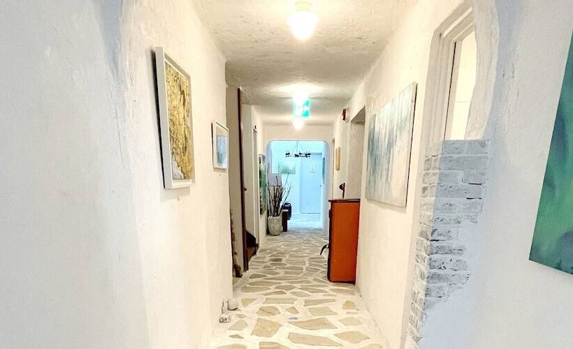 Pensió Gallery Hara And Guest House