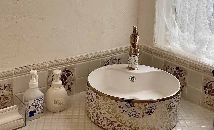 Pensió Gallery Hara And Guest House