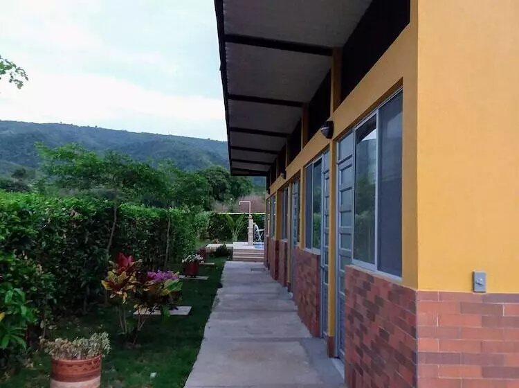 Aamiaismajoitus (B&B) C&h Campestre El Oasis