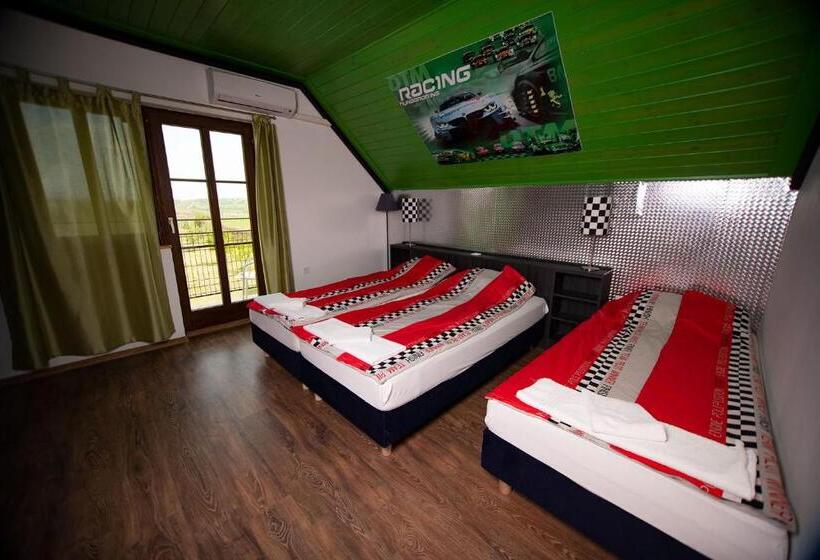 Bed and Breakfast Kamarás Ring House