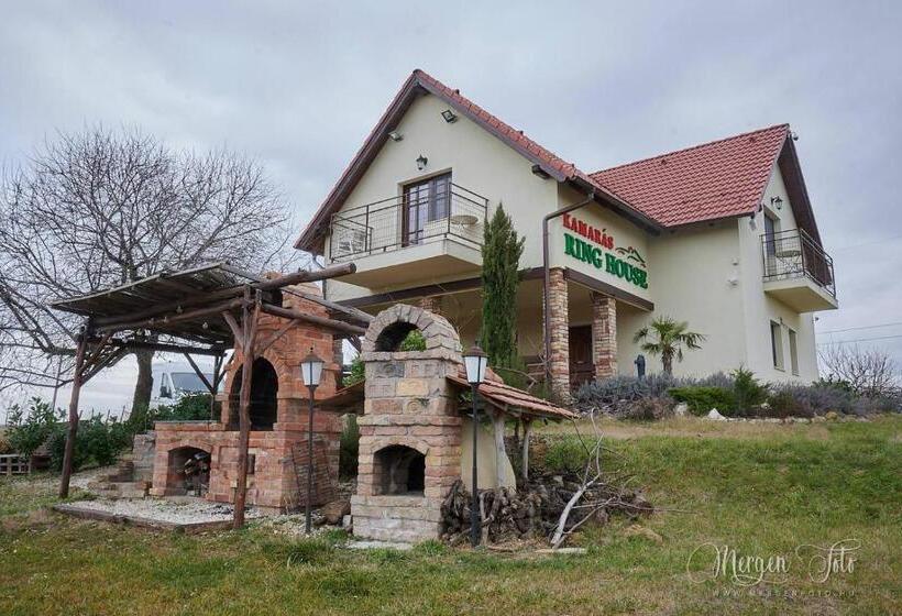 Bed and Breakfast Kamarás Ring House