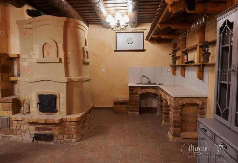 Bed and Breakfast Kamarás Ring House