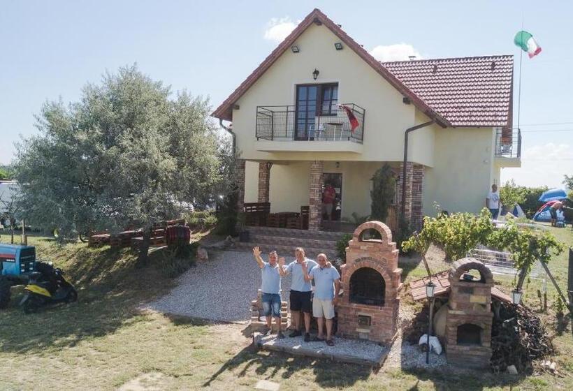 Bed and Breakfast Kamarás Ring House