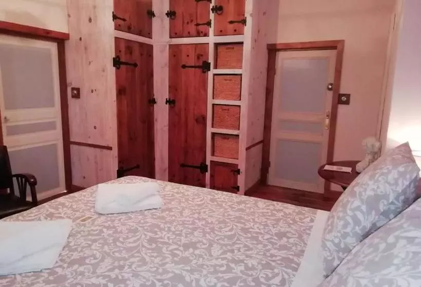 Aamiaismajoitus (B&B) No.15 Chambre Dhote