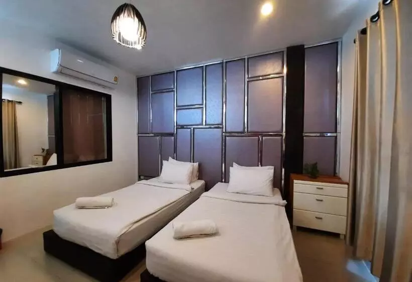 ホテル Debua Mahasarakham