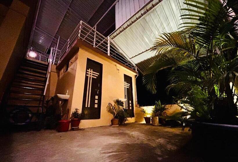 بنسيون Pebble Bay Home Stay