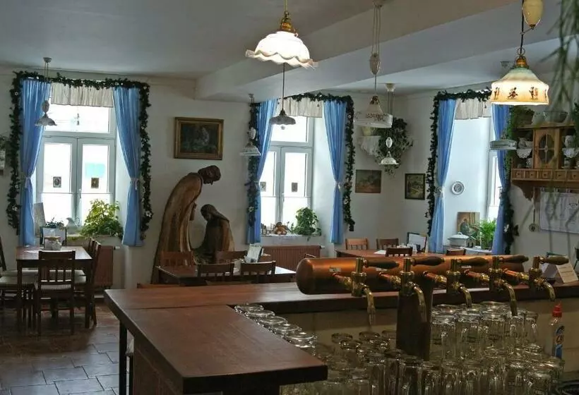 Majatalo Restaurace A Penzion Ubrousku Prostři Se