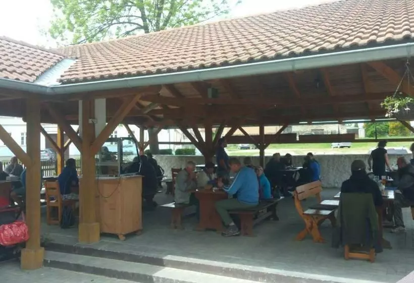 Majatalo Restaurace A Penzion Ubrousku Prostři Se