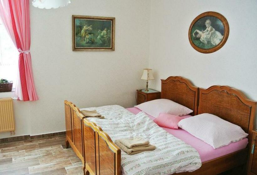 펜션 Restaurace A Penzion Ubrousku Prostři Se