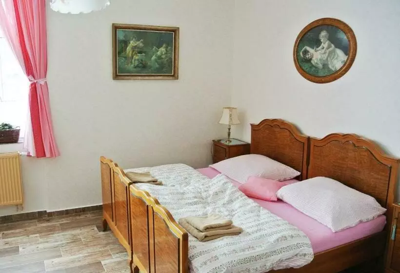 Majatalo Restaurace A Penzion Ubrousku Prostři Se