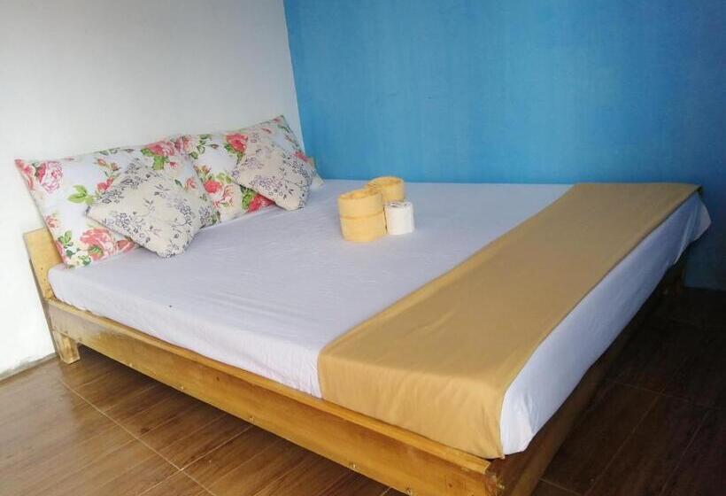 הוסטל Mil's Hillside Tourist Inn