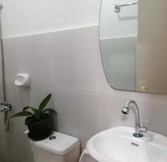 ユースホステル Mil's Hillside Tourist Inn