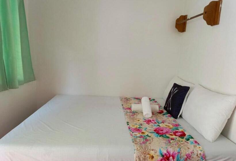 הוסטל Mil's Hillside Tourist Inn