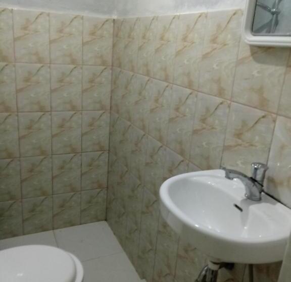 הוסטל Mil's Hillside Tourist Inn