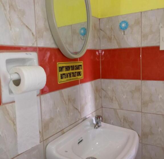 הוסטל Mil's Hillside Tourist Inn